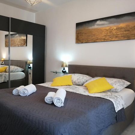Appartamento Seny Gold Pola Esterno foto
