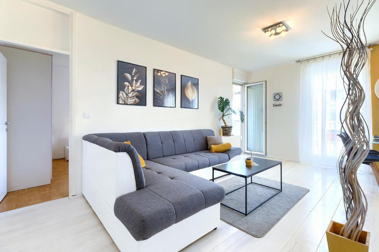 Appartamento Seny Gold Pola Esterno foto